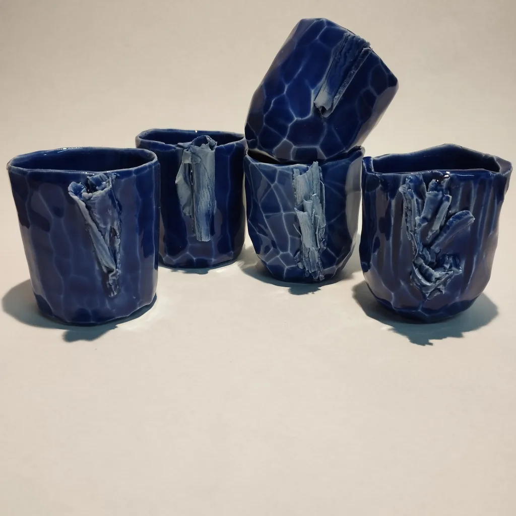 Série de tasses en porcelaine - émail indigo